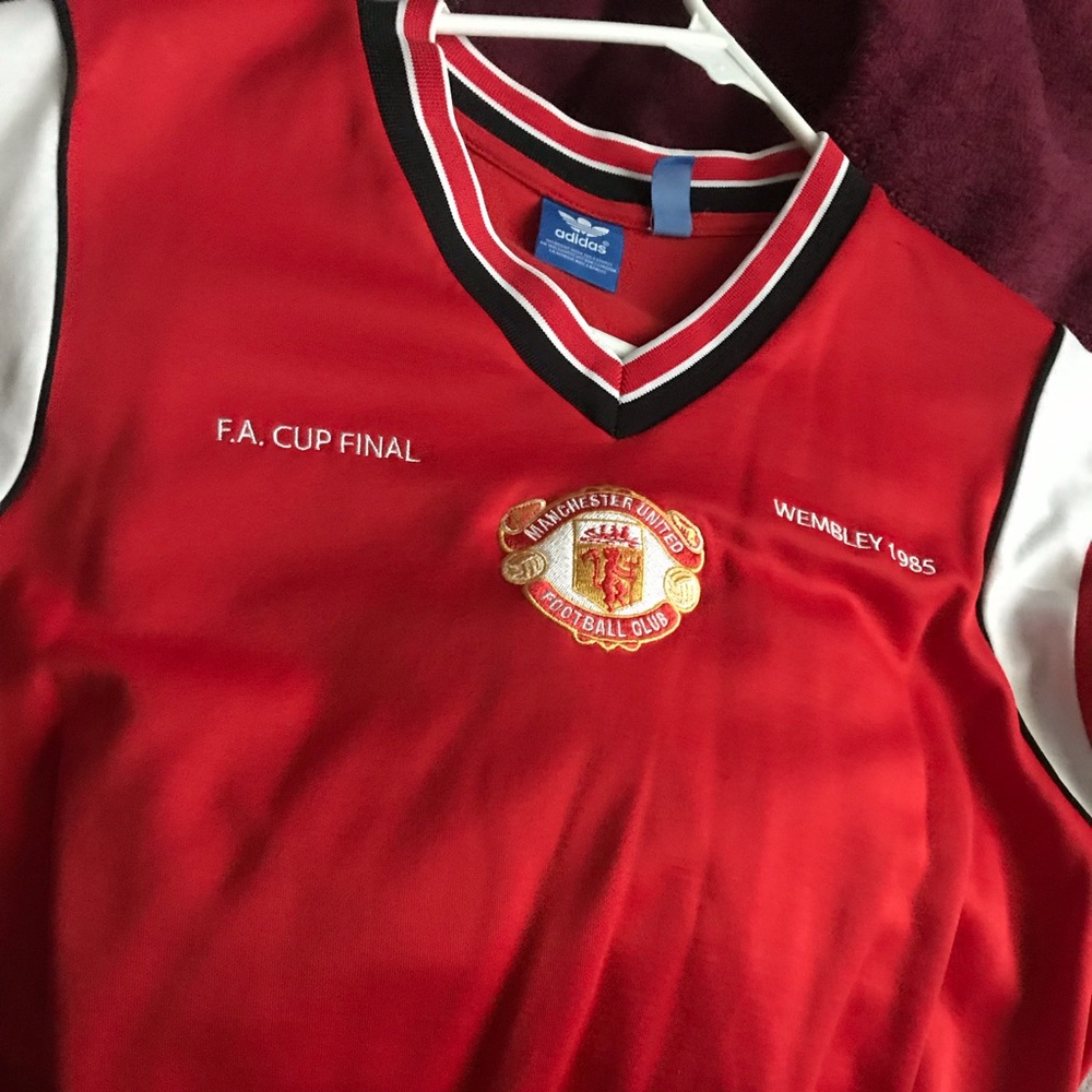 Adidas Retro Manchester United 1985 Wembley Shirt